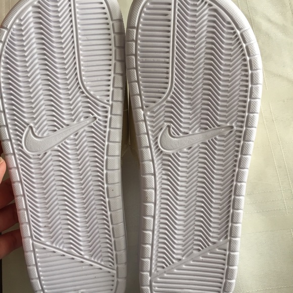 White/Gold Nike Slides - Picture 4 of 6